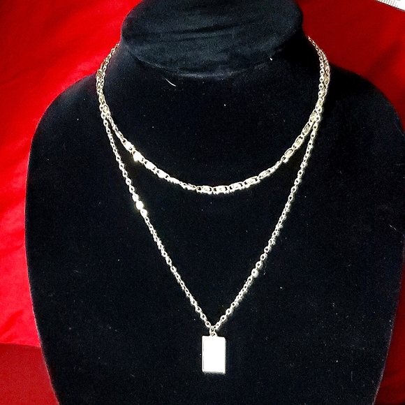 2 Gold Necklaces - Picture 1 of 4